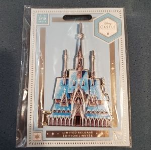 LE Castle Collection Frozen Pin